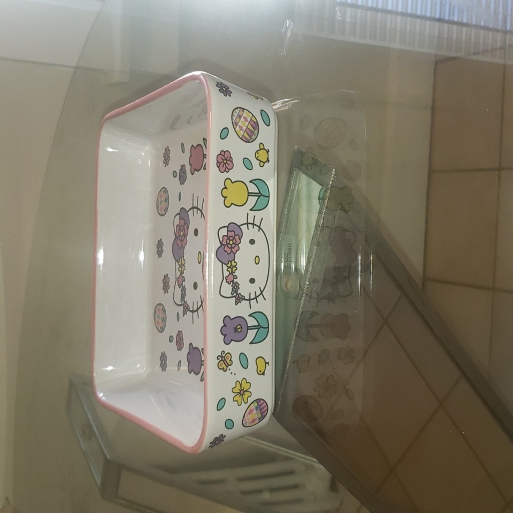 NEW-Hello Kitty bakeware - Picture 2 of 2